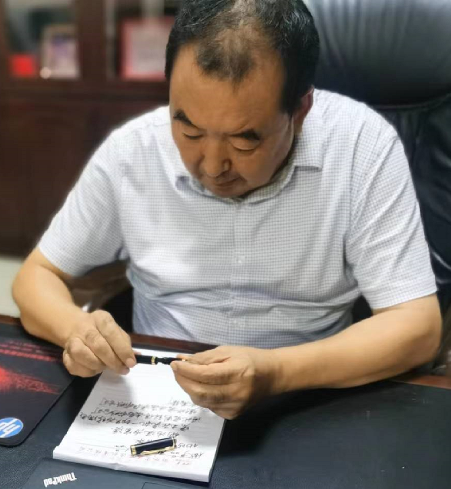 钢笔改写液压缸历史的故事